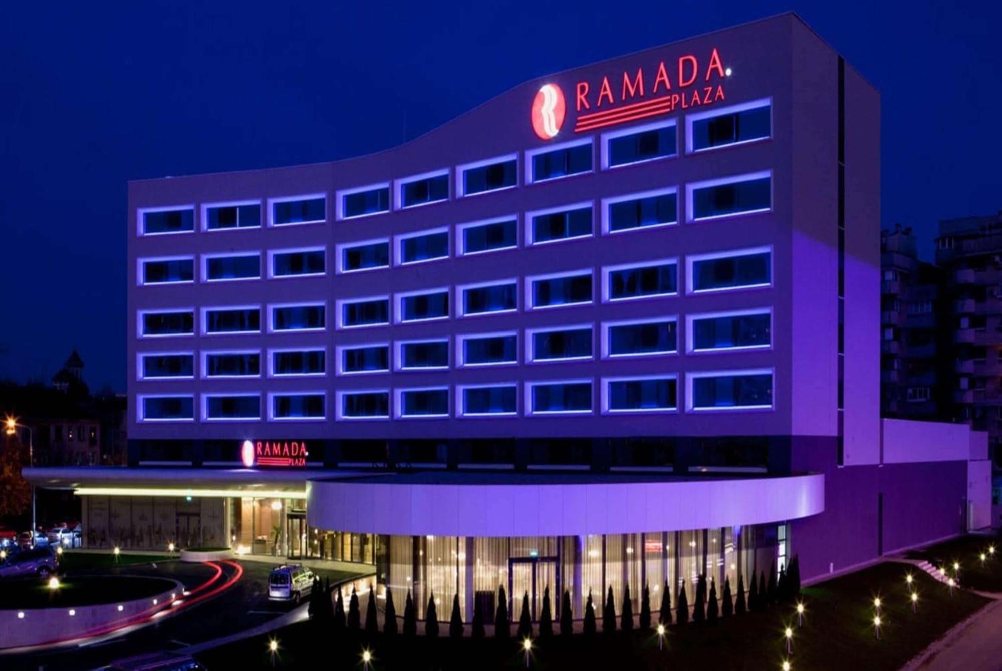 Ramada Plaza Craiova Hotel Buitenkant foto