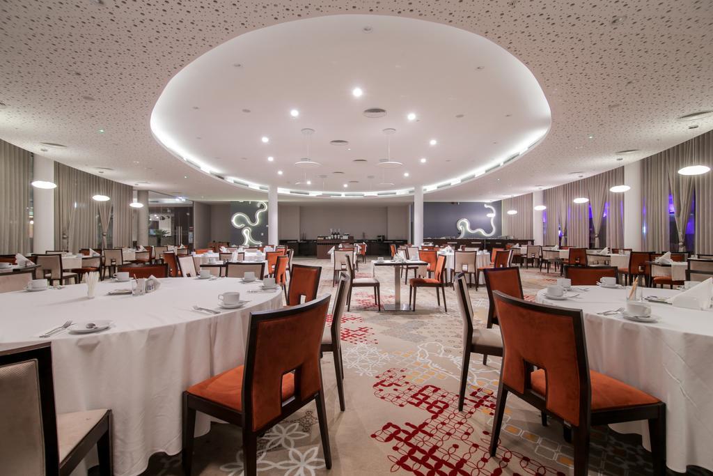 Ramada Plaza Craiova Hotel Buitenkant foto